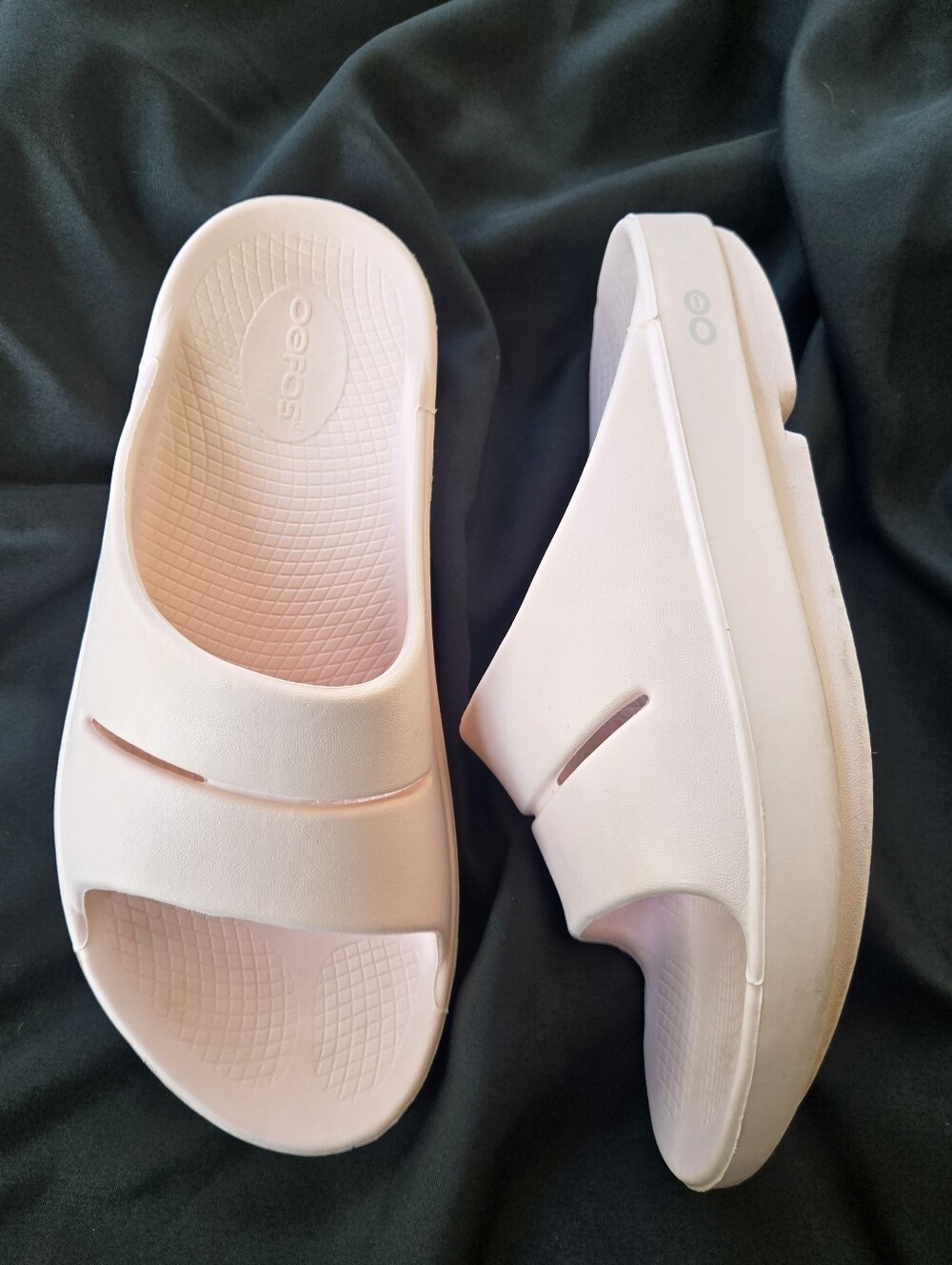 OOFOS Pink OOlala Slip-On Comfort Slides
